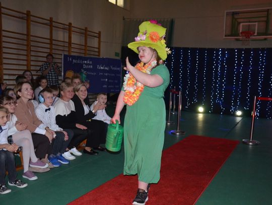 Uroczysty apel w SOSW w Sławnie z okazji Dnia Edukacji Narodowej. Był też pokaz mody