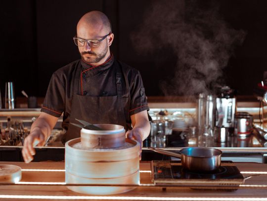 Wyposażenie gastronomii a rozwój lokalu – w co warto inwestować na początku?
