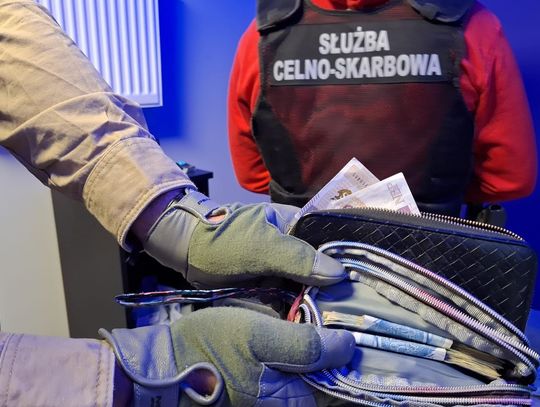 Zatrzymano 58 osób. KAS i Policja rozbiły grupę przestępczą, która organizowała nielegalne gry hazardowe.