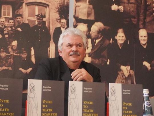 "Życie to teatr szarych dni" czyli promocja nowego tomiku wierszy Bogusława Janiczaka z Darłowa.