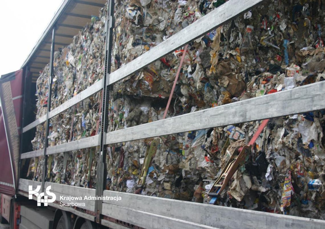 24 tony nielegalnych odpadów nie wjechało do Polski 