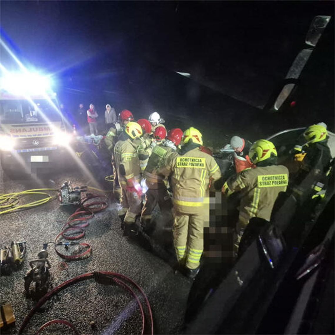 Sulechowo: Groźny wypadek, kierowca - zakleszczony w pojeździe Sulechowo: Groźny wypadek, kierowca - zakleszczony w pojeździe