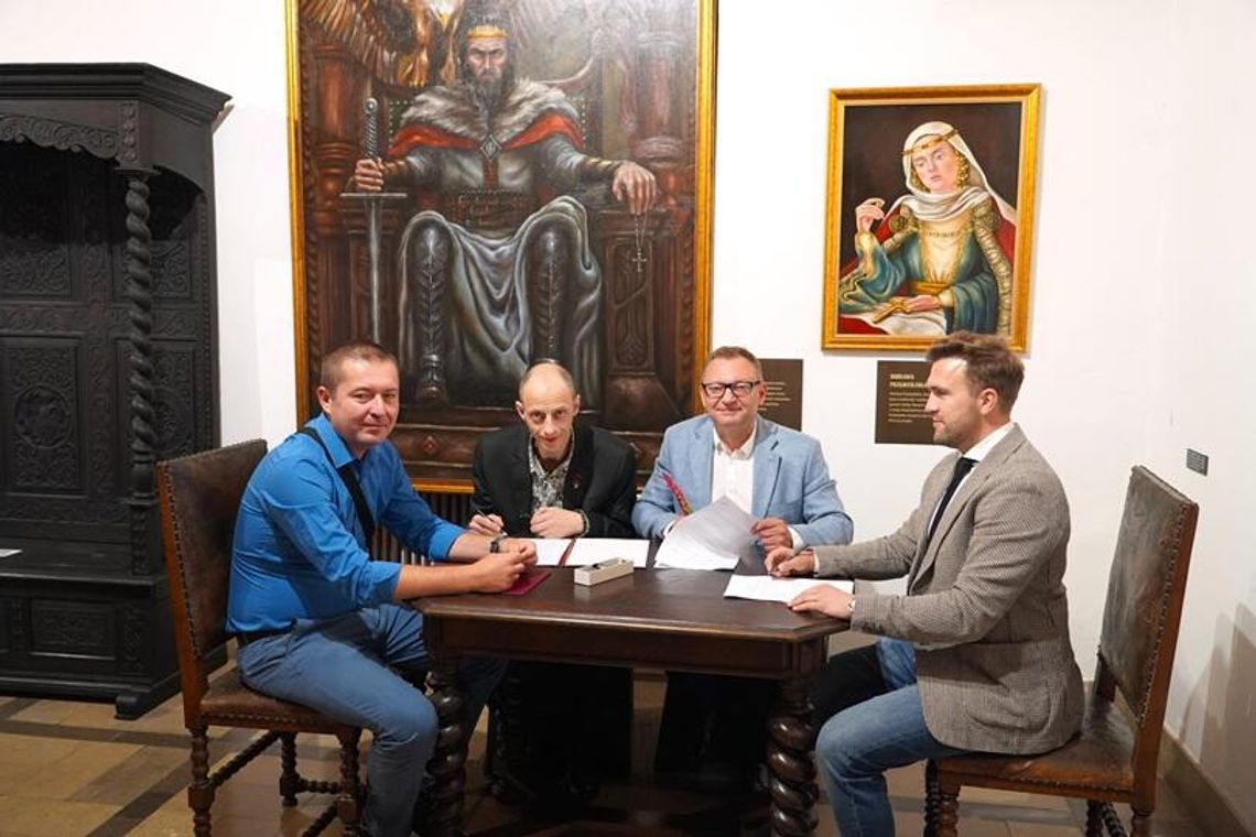 Bezpieczniej i jaśniej na zamku