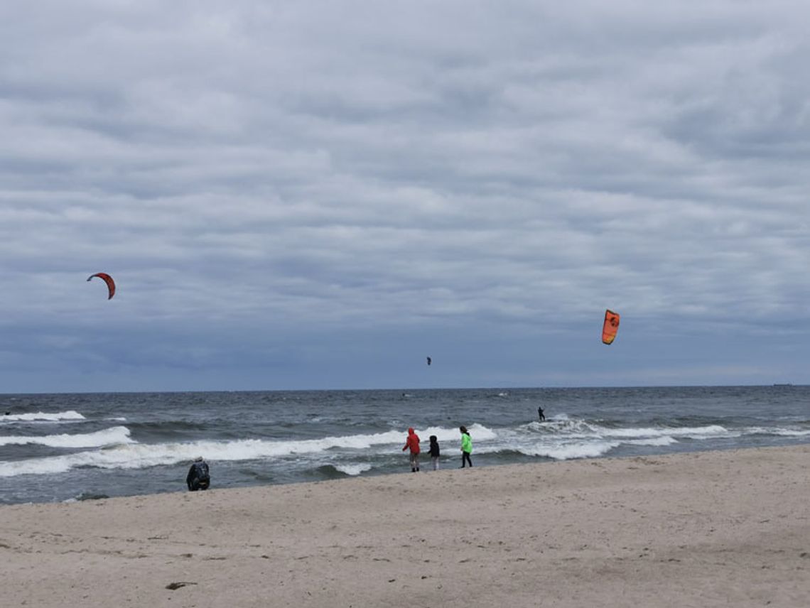 Dąbki: Kitesurfing po morzu Dąbki: Kitesurfing po morzu