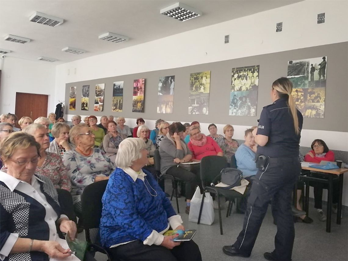Darłowo - Sławno: Spotkanie policjantów ze słuchaczami Uniwersytetu Trzeciego Wieku