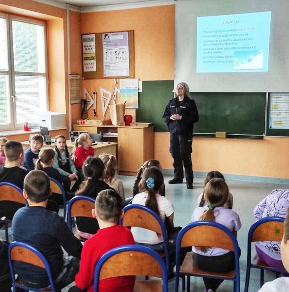 DZIELNICOWI SPOTKALI SIĘ Z UCZNIAMI W RAMACH DZIAŁAŃ „ BEZPIECZNE FERIE”