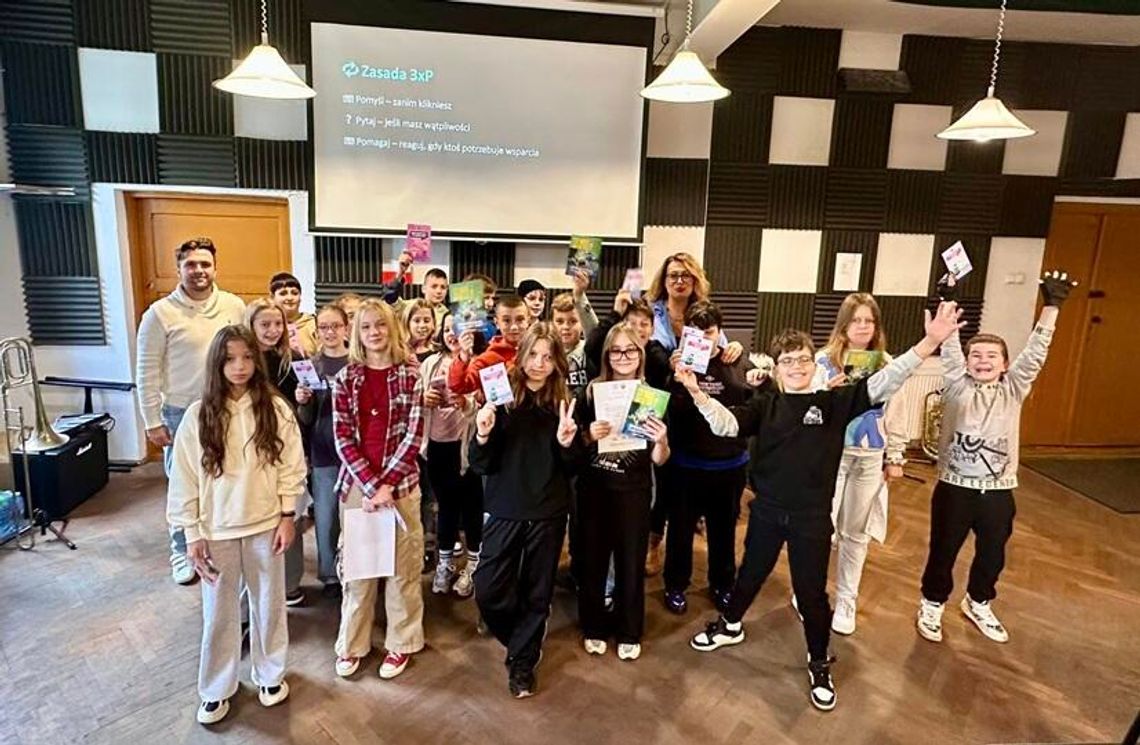 Grają i szkolą Grają i szkolą