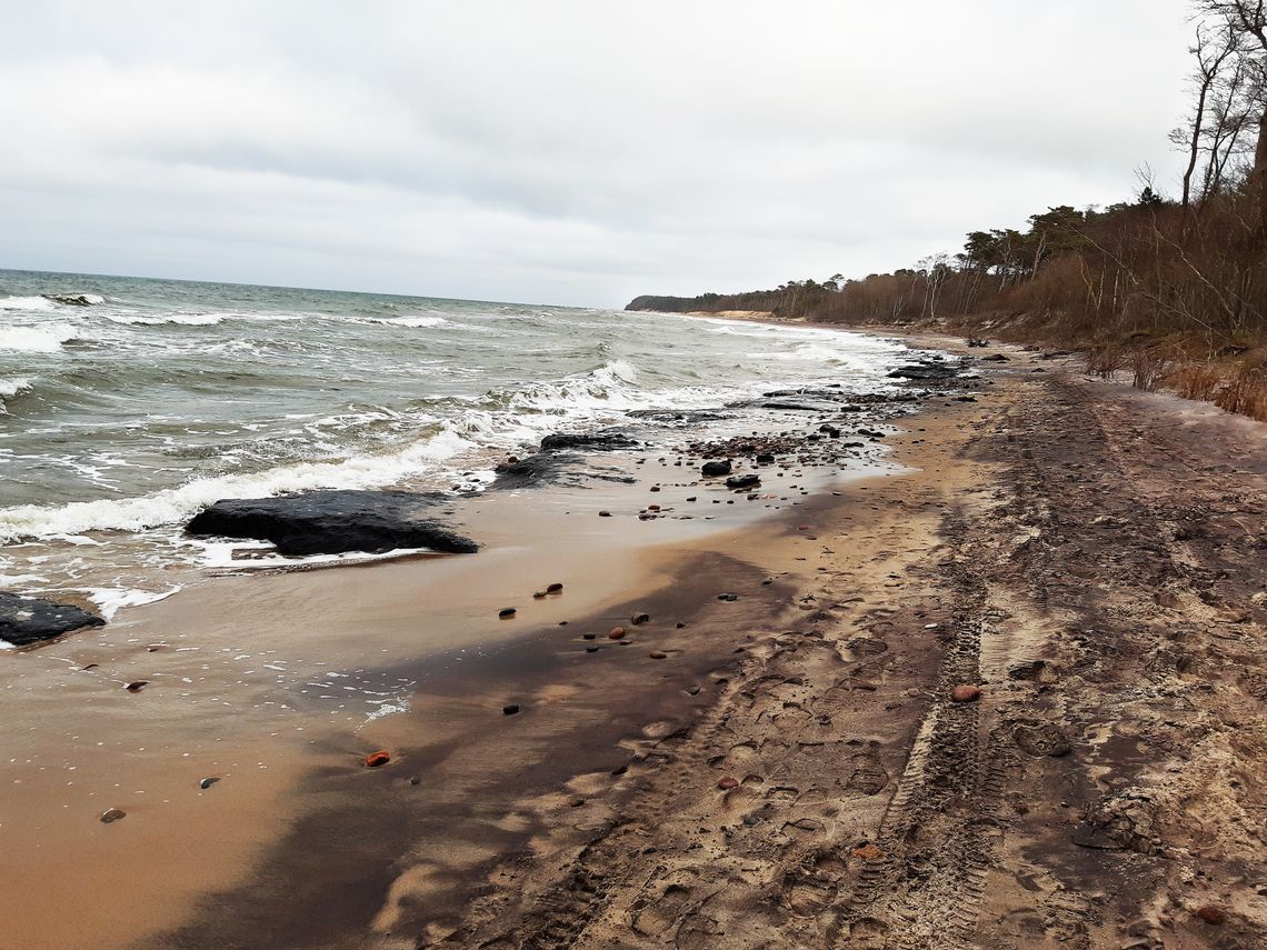 Jarosławiec: Morze zabrało plażę 