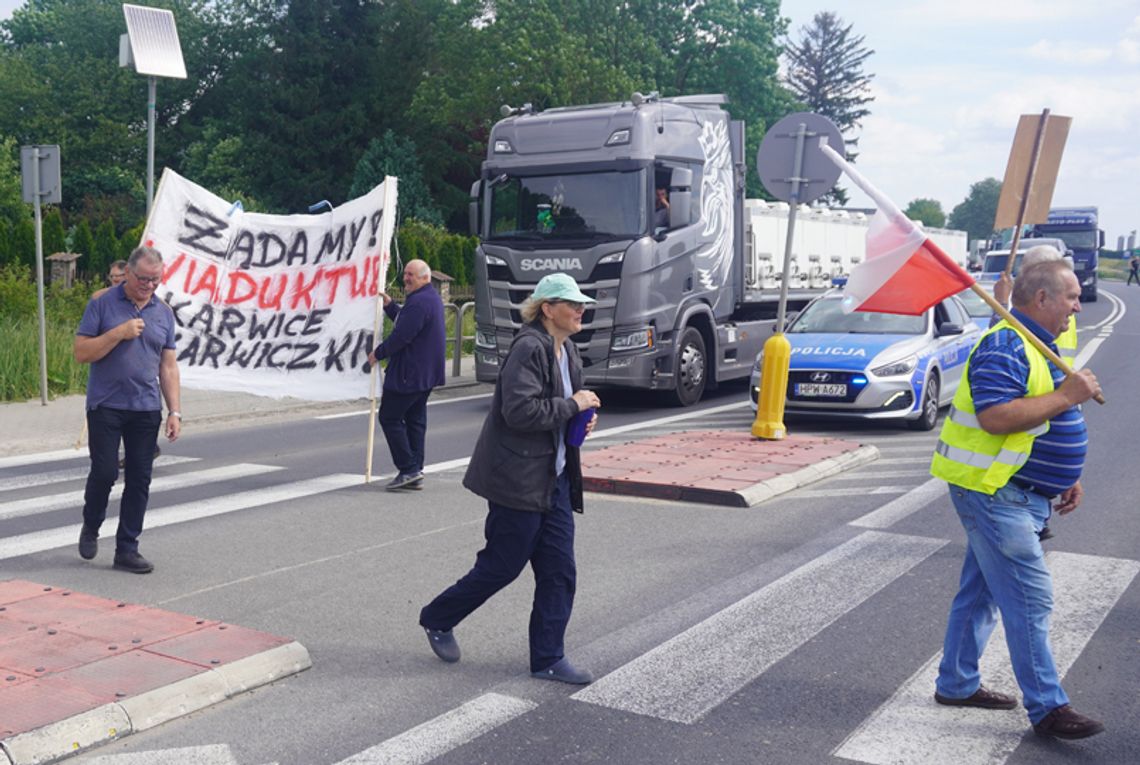 Karwice: spontaniczny protest na krajowej szóstce