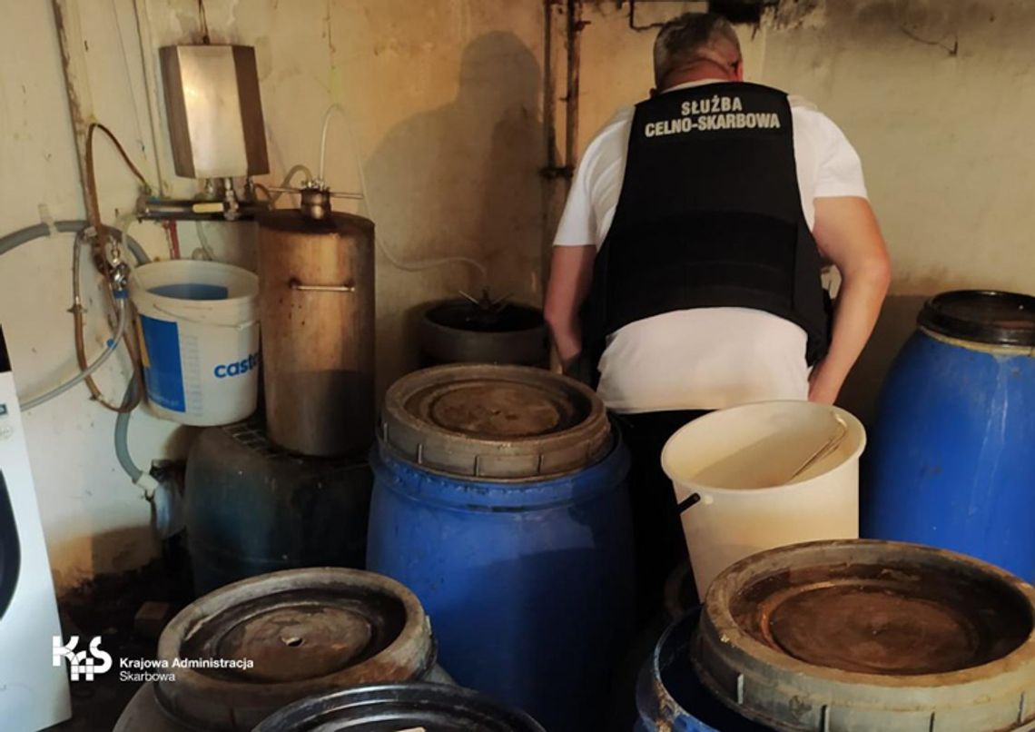Koszalin: Produkcja nielegalnego alkoholu w Koszalinie zamknięta przez KAS