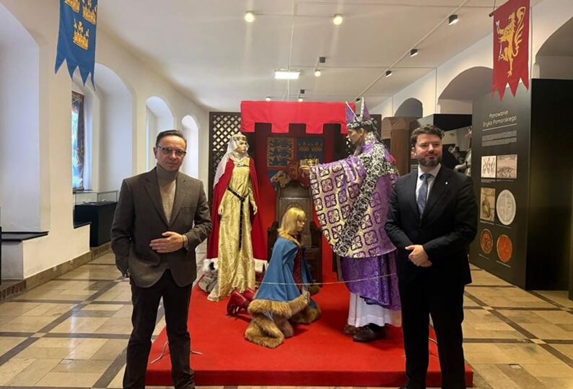 Łączy ich osoba Króla Łączy ich osoba Króla