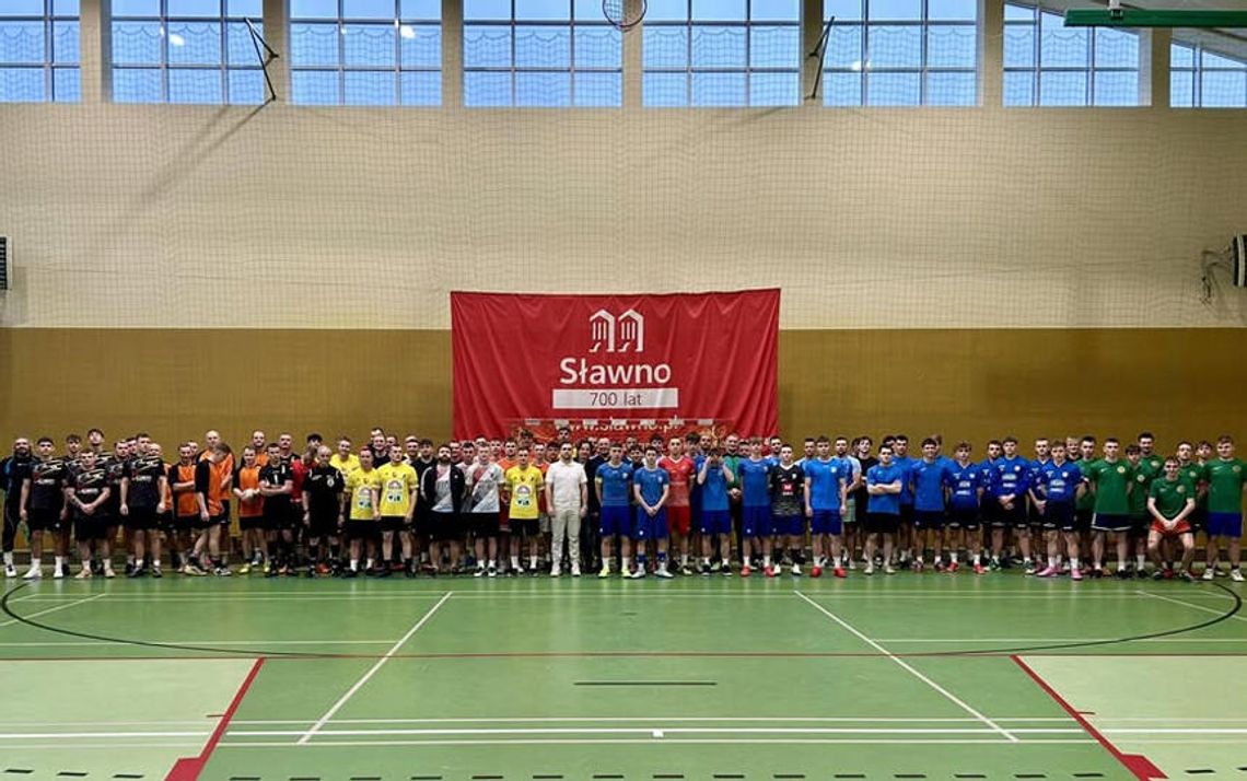 Mikołajkowy Turniej Piłki Nożnej Halowej w szczytnym celu Mikołajkowy Turniej Piłki Nożnej Halowej w szczytnym celu