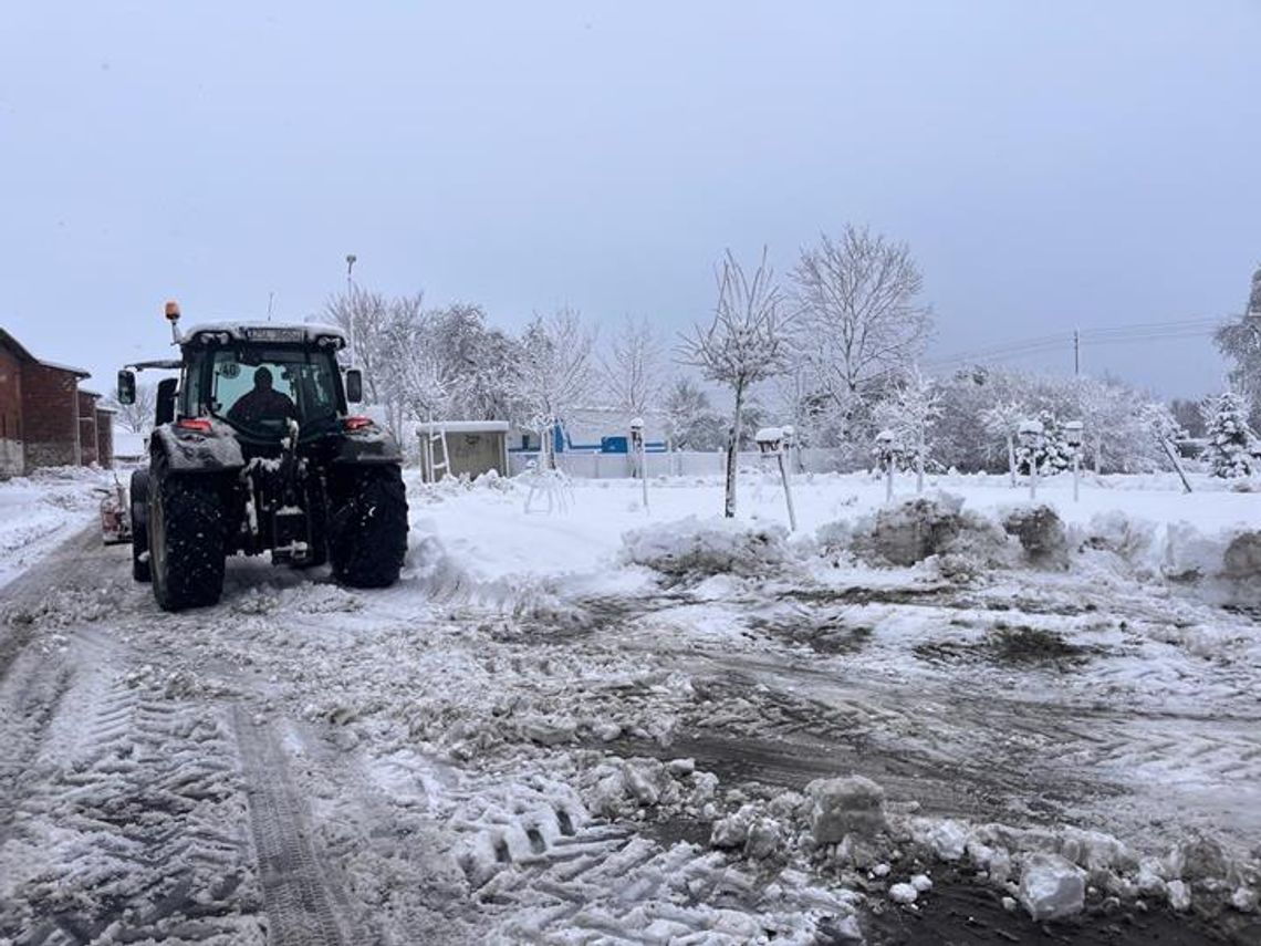 Na dworze spadł śnieg, do „Komunalki” z zadymą wpadł Szach...