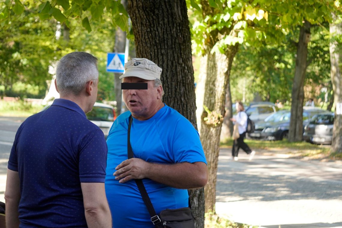 Napastnik zlokalizowany w otoczeniu Szefernakera