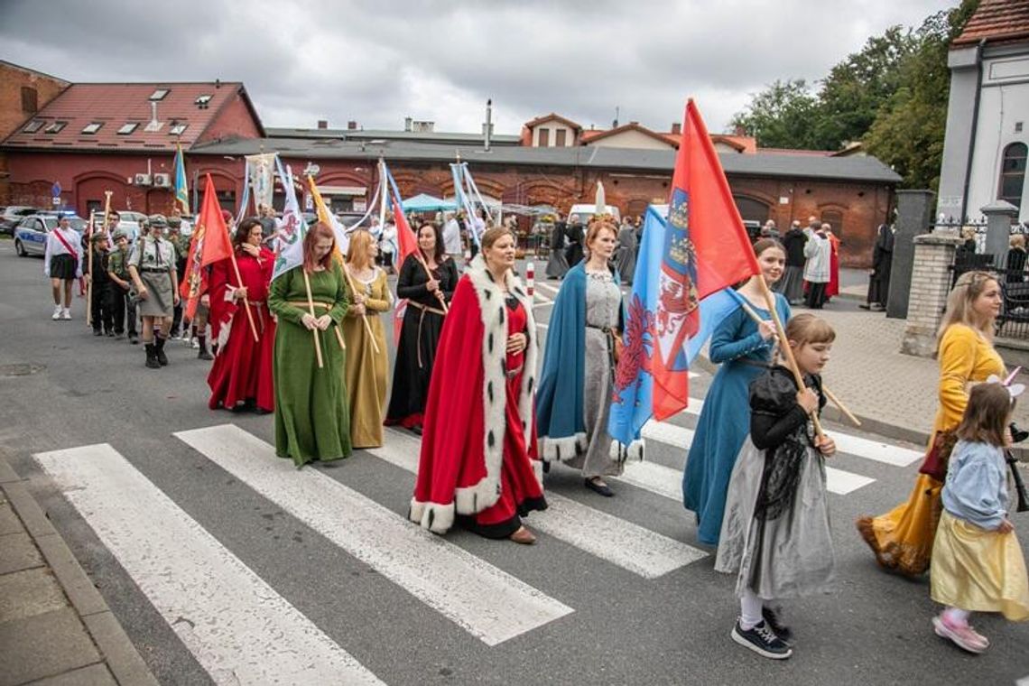 „Niedźwiedź Morski” i procesja w Darłowie