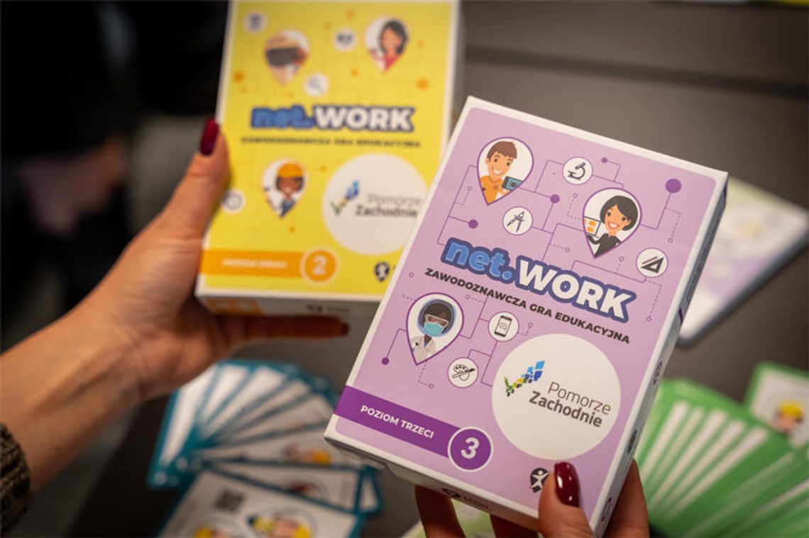 Nowoczesna gra zamiast wykładu. Gra karciana net.WORK trafiła do szkół w regionie