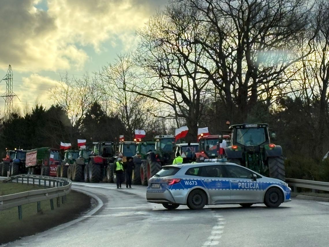 Powiat sławieński: Rolnicy wyszli na drogi Powiat sławieński: Rolnicy wyszli na drogi