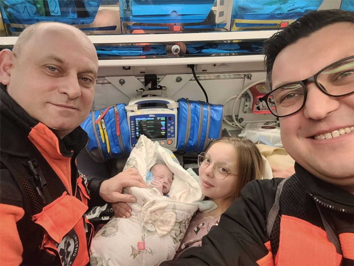 Ratownicy medyczni ze Sławna, odebrali poród w domu
