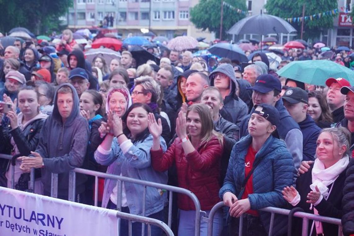 Sławno  Golce zagrali na Placu Wyszyńskiego