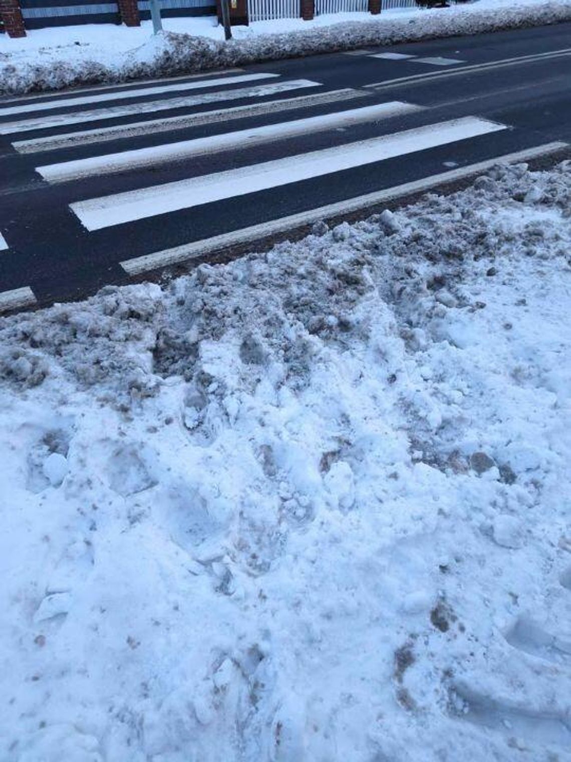 Sławno: Mieszkańcy są oburzeni stanem chodnika na ul. Koszalińskiej