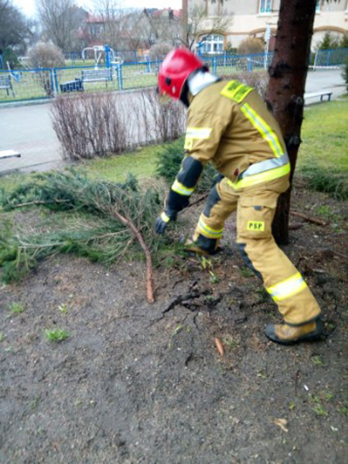 Sławno: Wichura nie odpuszcza