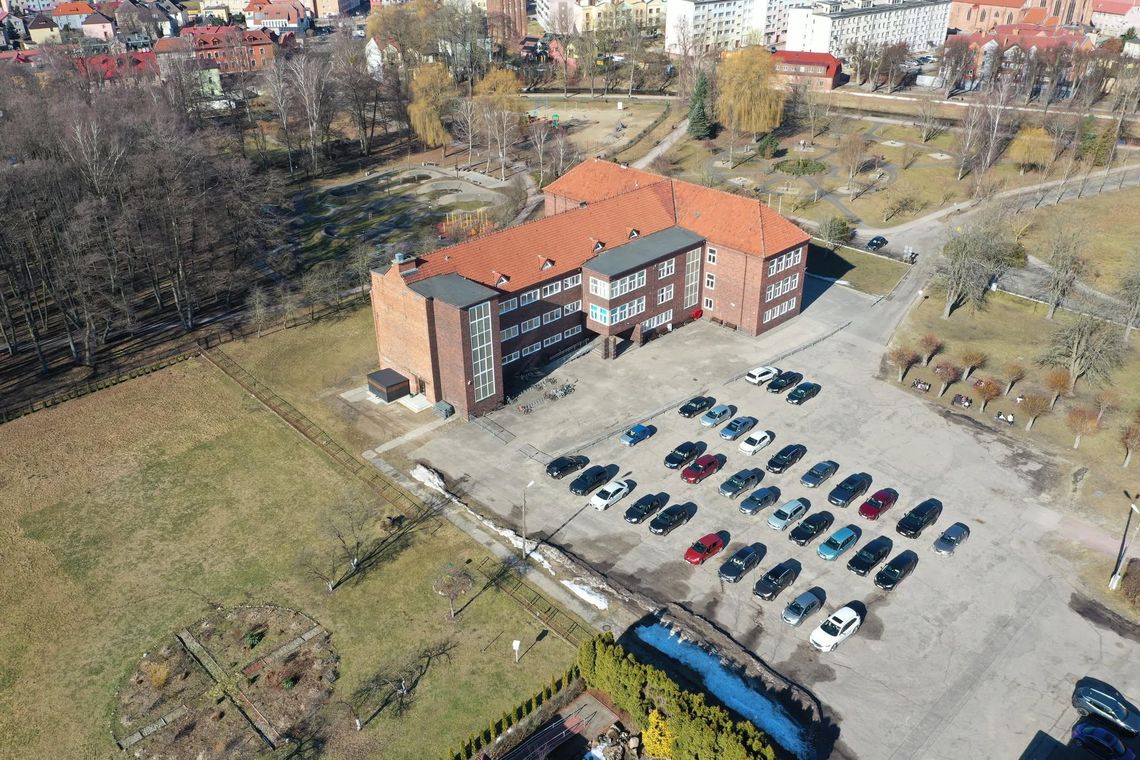 Sławno zyska nową wiatę edukacyjną. Rusza inwestycja za blisko 800 tys. zł przy SP nr 2 Sławno zyska nową wiatę edukacyjną. Rusza inwestycja za blisko 800 tys. zł przy SP nr 2