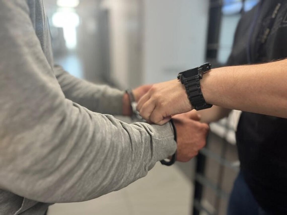 Spacer z psem zakończył się brutalnym atakiem. Sławieńscy kryminalni ustalili i zatrzymali sprawcę