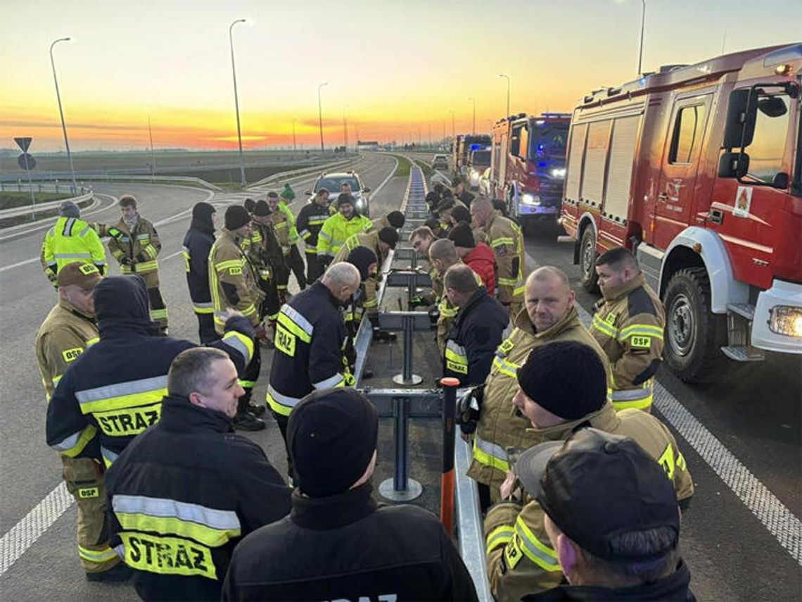 Spotkanie robocze wykonawcy drogi S6 oraz strażaków z jednostek OSP z terenu gminy Sławno Spotkanie robocze wykonawcy drogi S6 oraz strażaków z jednostek OSP z terenu gminy Sławno