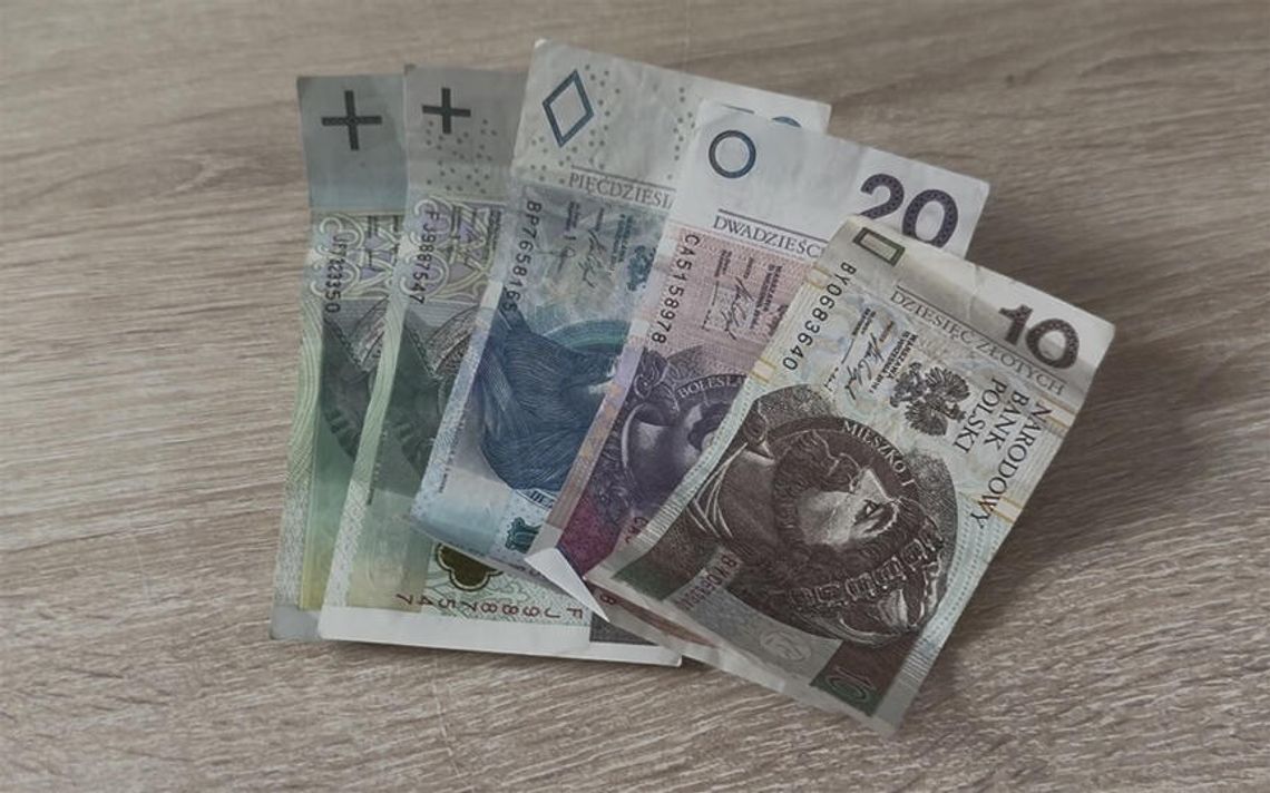 Ukradł 280 zł i ranił nożem świadka kradzieży - grozi mu do 10 lat. Ukradł 280 zł i ranił nożem świadka kradzieży - grozi mu do 10 lat.