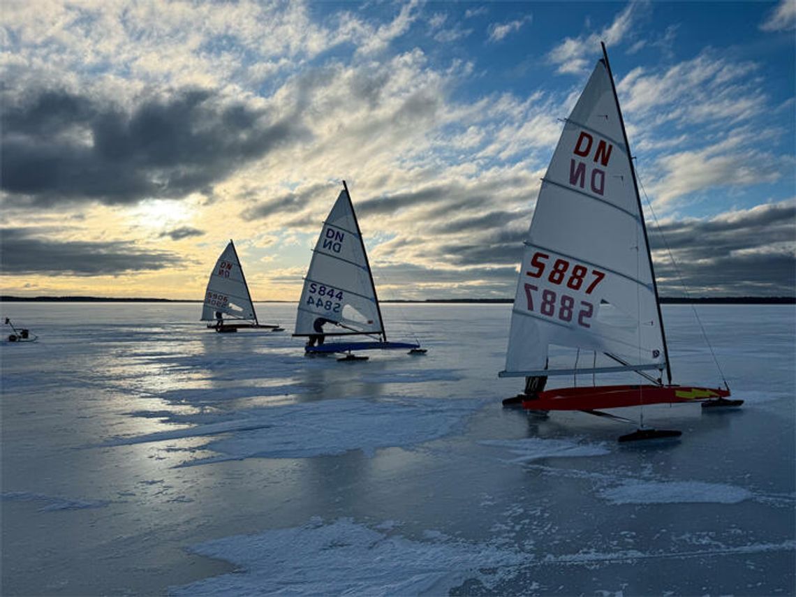 Zamiast w Szwecji to u nas w Dąbkach - wyścigi Mistrzostwa Świata i Mistrzostwa Europy w bojerowej klasie DN Zamiast w Szwecji to u nas w Dąbkach - wyścigi Mistrzostwa Świata i Mistrzostwa Europy w bojerowej klasie DN