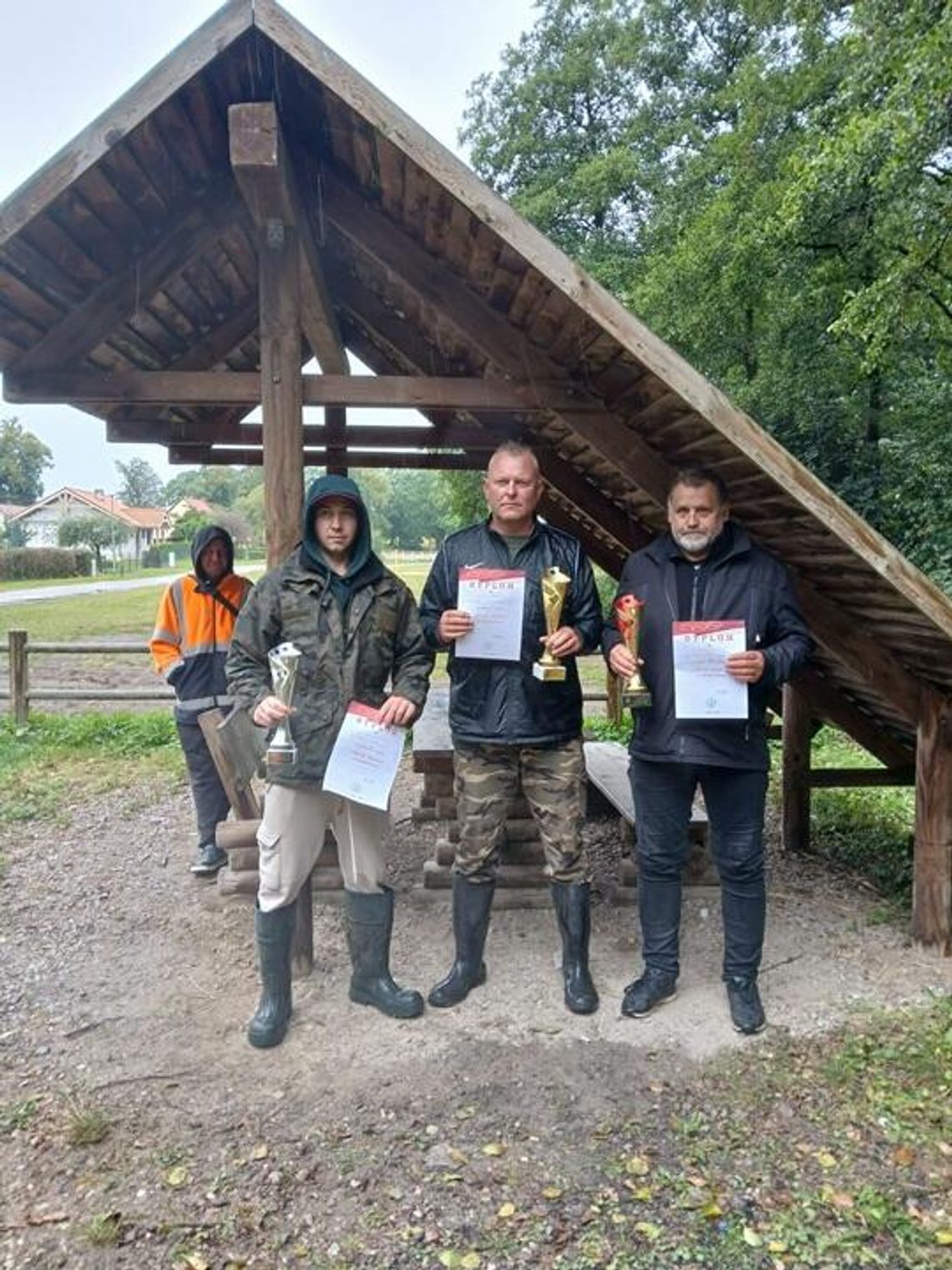 Zawody nad jeziorem Ostrowiec