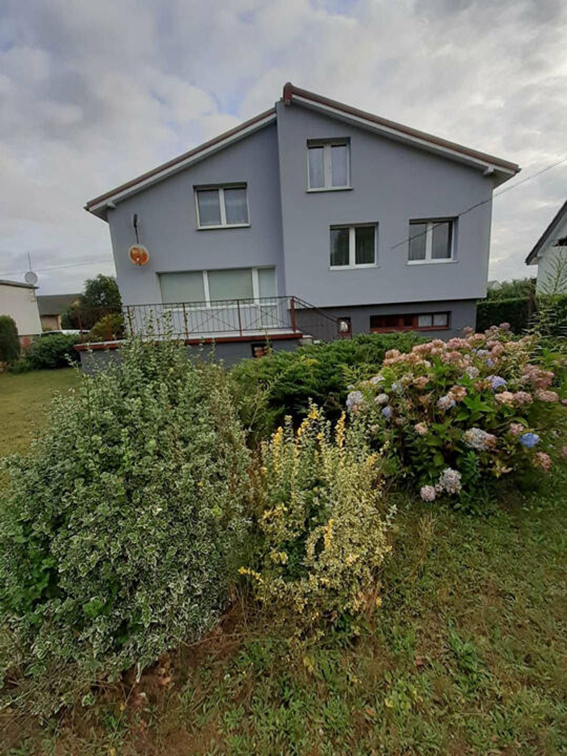 Dom wolnostojący o powierzchni 93,80 m2, na działce 917 m2 w Sławnie Dom wolnostojący o powierzchni 93,80 m2, na działce 917 m2 w Sławnie