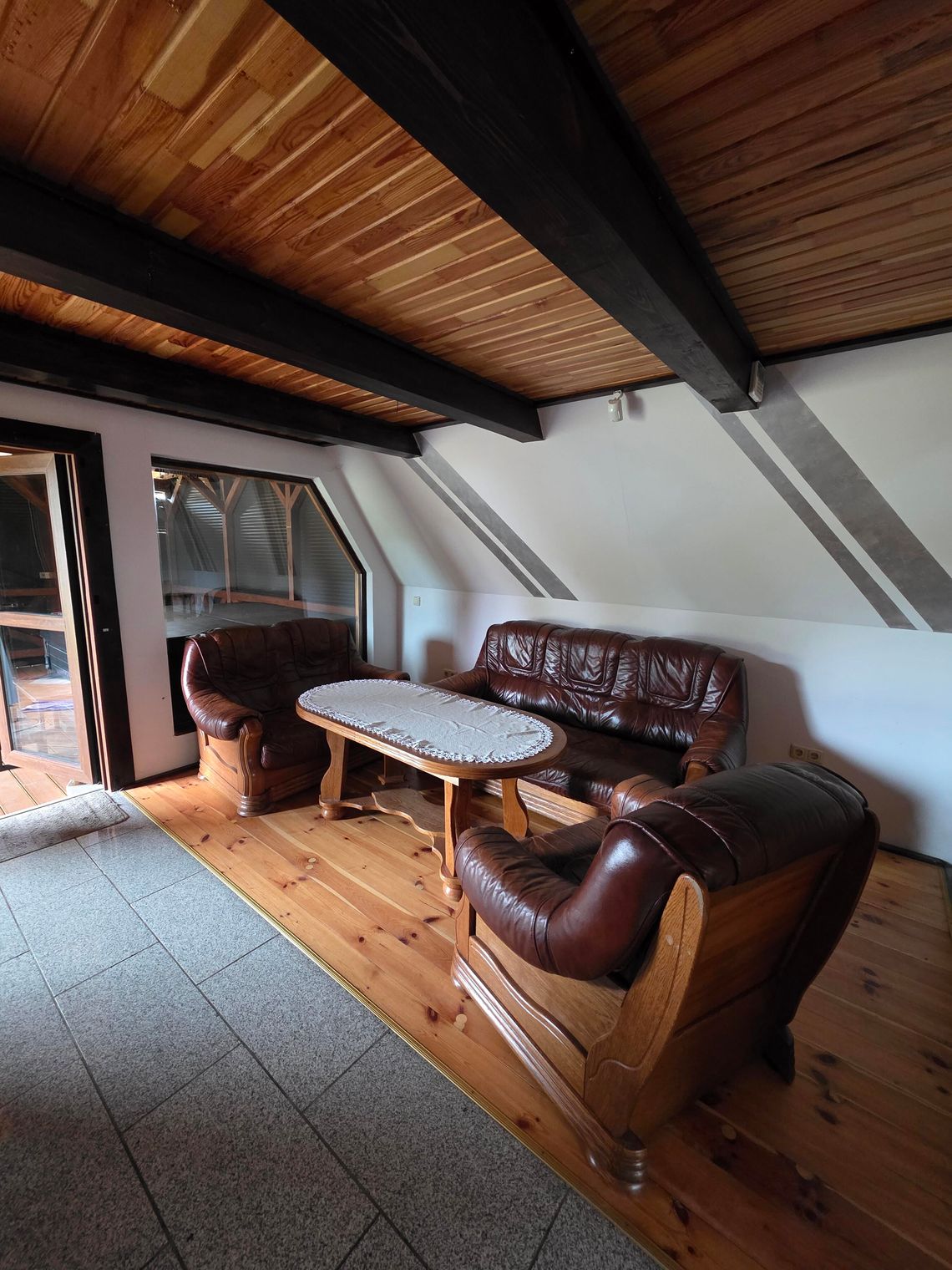 Domek letniskowy z dużym tarasem przy lesie Domek letniskowy z dużym tarasem przy lesie