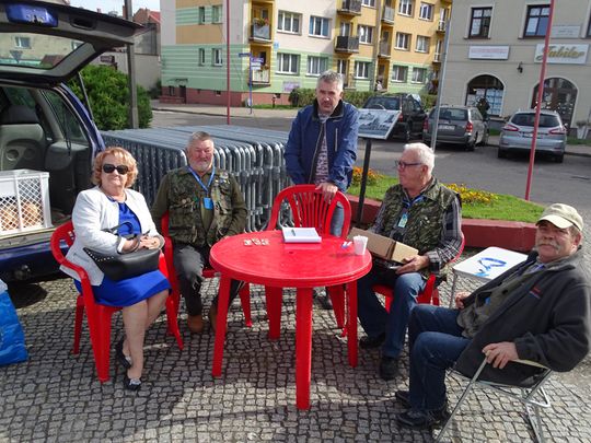 8.09 Sławno: Elżbieta Karlińska wraz z wędkarzami, podczas otwarcia dorocznego Święta Rzeki Wieprzy i Grabowej