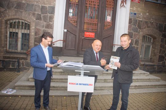 3.10 Sławno: Piotr Zientarski, Andrzej Protasewicz - wicestarosta sławieński i Ryszard Stachowiak - wójt gminy Sławno.