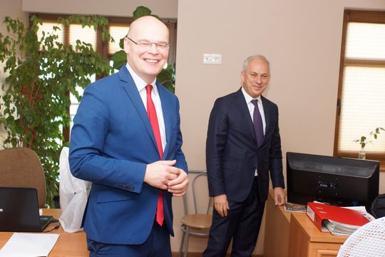 13.09 Adam Ostaszewski i Grzegorz Napieralski w redakcji Obserwatora Lokalnego
