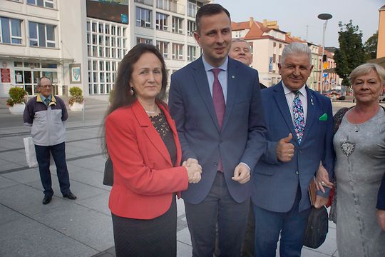 25.09 Koszalin: kandydatka PSL - Elżbieta Gumińska - Wasiak podczas spotkania z Władysławem Kosiniakiem - Kamyszem - prezesem PSL-u.