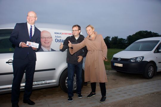 23.09 Darłowo: "Te wybory wygramy" - zgodnie stwierdzili Barbara Nowacka, Adam Ostaszewski oraz towarzyszący im współpracownicy.