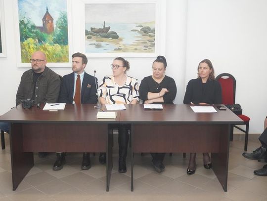 Sesja rady Powiatu Sławieńskiego: wręczenie tytułów "Zasłużony dla Powiatu Sławieńskiego" dla Zdzisława Ludwikowskiego i Jerzego Świątka